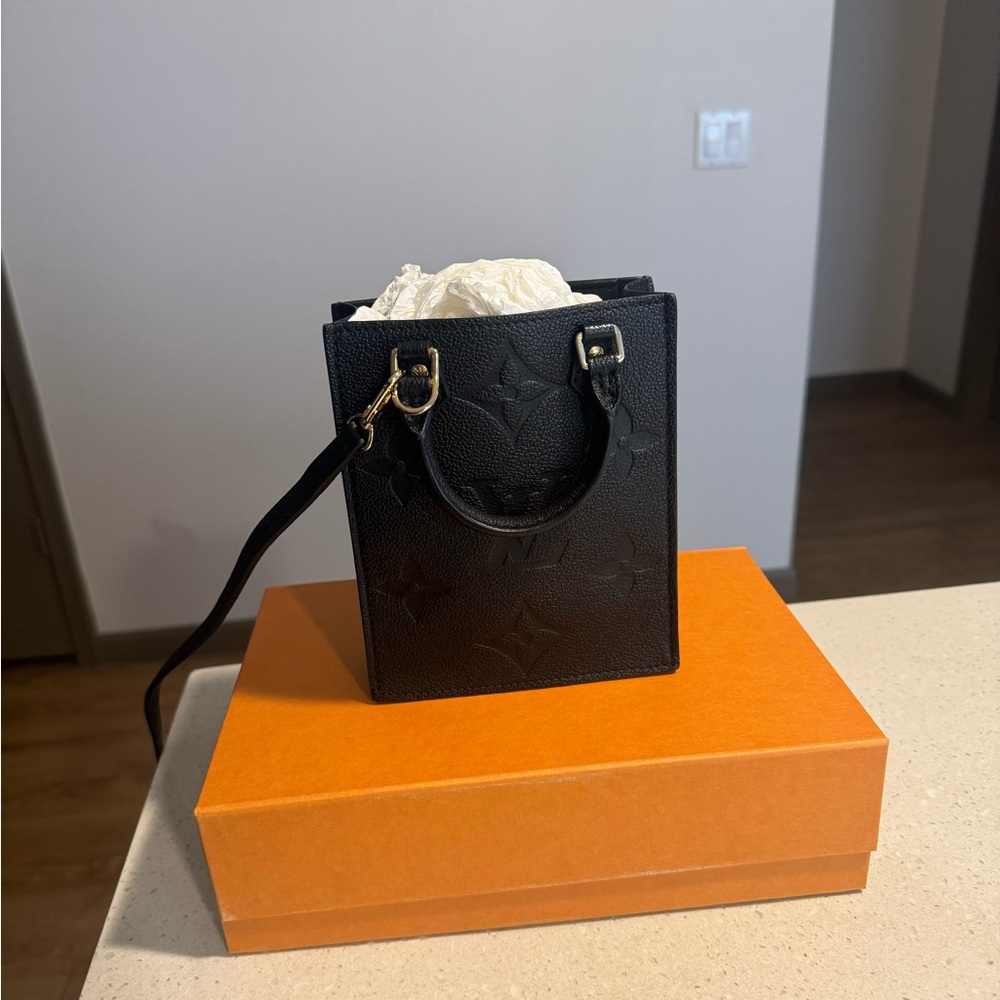 Louis Vuitton Petit Sac Plat